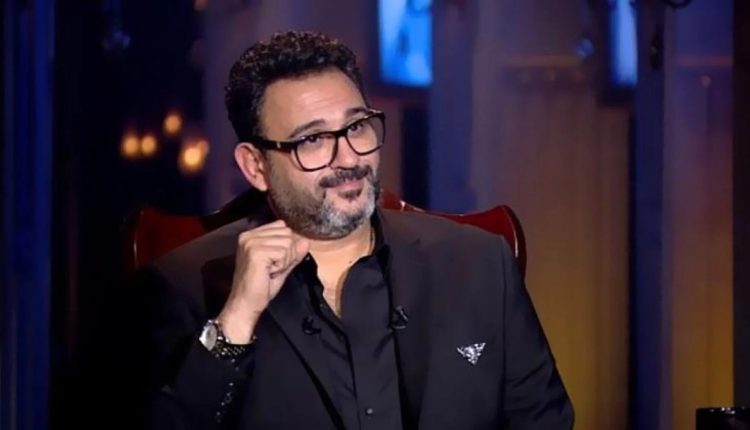 أكرم حسنى يفتن على شقيقه فى يوم الاخ العالمى