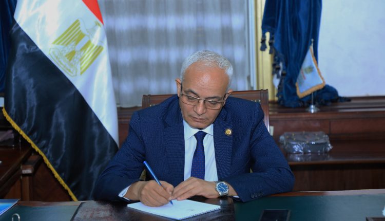 وزير التربية والتعليم يعتمد نتيجة الشهادة الإعدادية بالوادى الجديد