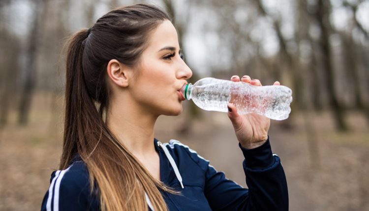 متلازمه تسمم الماء تؤدى الى الموت ..واحذروا شرب الماء بكميات كبيرة