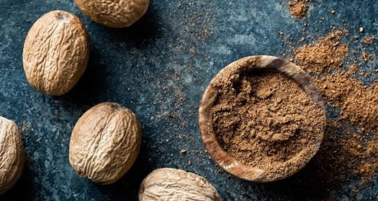 الافراط فى تناول جوزة الطيب يصيبك بمخاطر فى المعدة