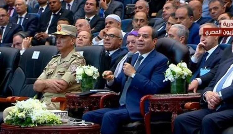 الرئيس السيسى يشاهد فيلما تسجيليا بعنوان بوابات الخير فى ميناء الاسكندرية