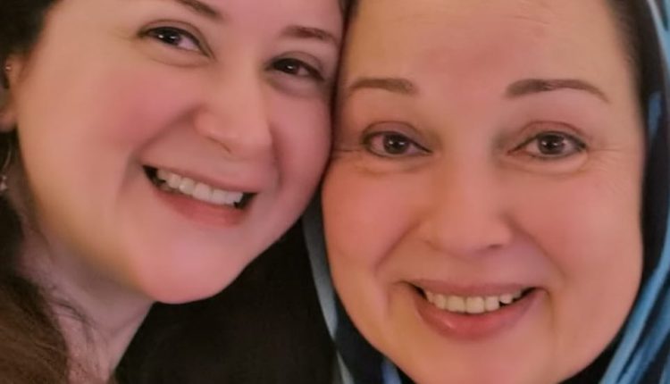 أحدث ظهور النجمة المعتزلة نورا فى عيد ميلادها مع مى نور الشريف