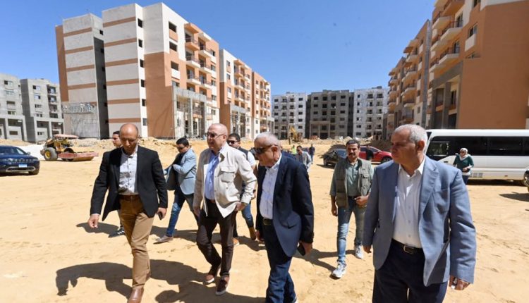 وزير الاسكان يتابع مبادرة سكن لكل المصريين بالتجمع الثالث