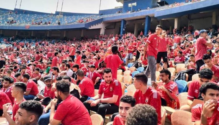 أقبال جماهير الاهلى والزمالك على استاد القاهرة لحضور قمة الدورى