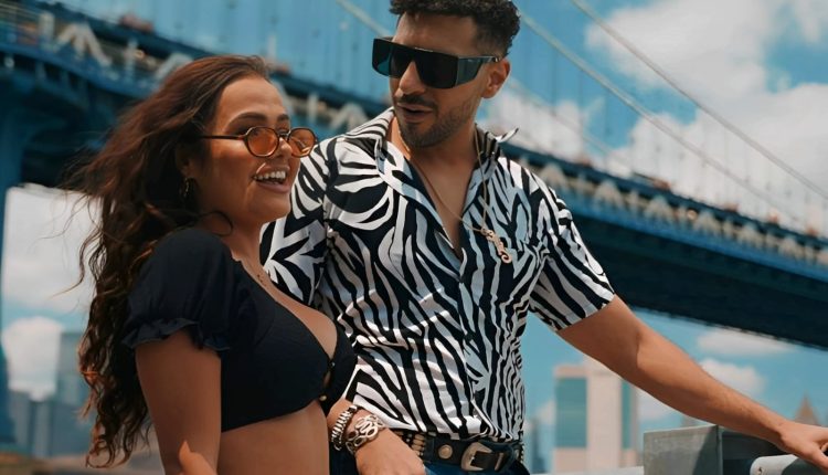 حسن أبو الروس يطلق كليب قطة ساميو بالغة الاسبانية فى نيويورك