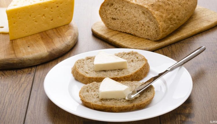 بمكونات بسيطة ومتوفرة فى البيت طريقة عمل الجبنة المثلثات