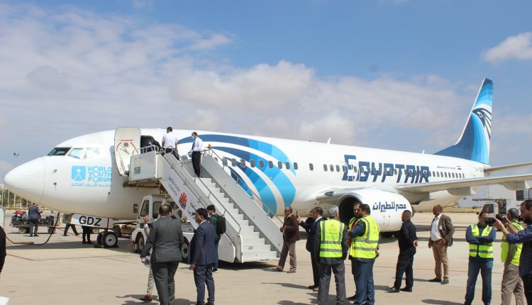 وصول أول رحلة لمصر للطيران لمطار مصراته الليبيي بعد توقف 8 سنوات