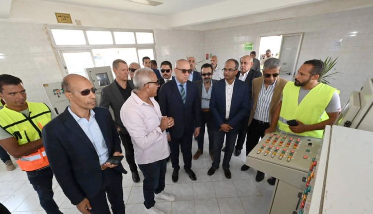 وزير الاسكان والمرافق يتفقد محطة تنقية مياه الشرب بالقاهرة الجديدة
