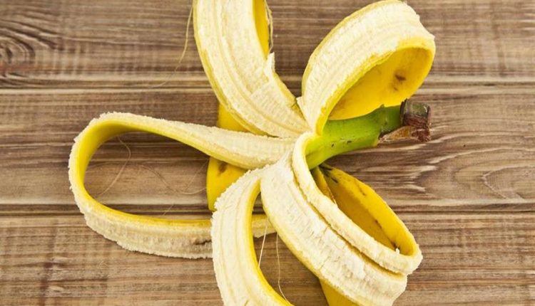 فوائد قشر الموز للبشرة والاسنان ومحاربة التجاعيد